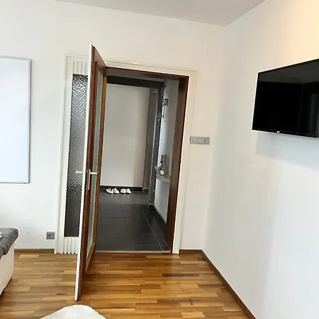 아파트 Mit Privater Werkstatt & 4-tonnen-hebebuehne 크니텔펠트